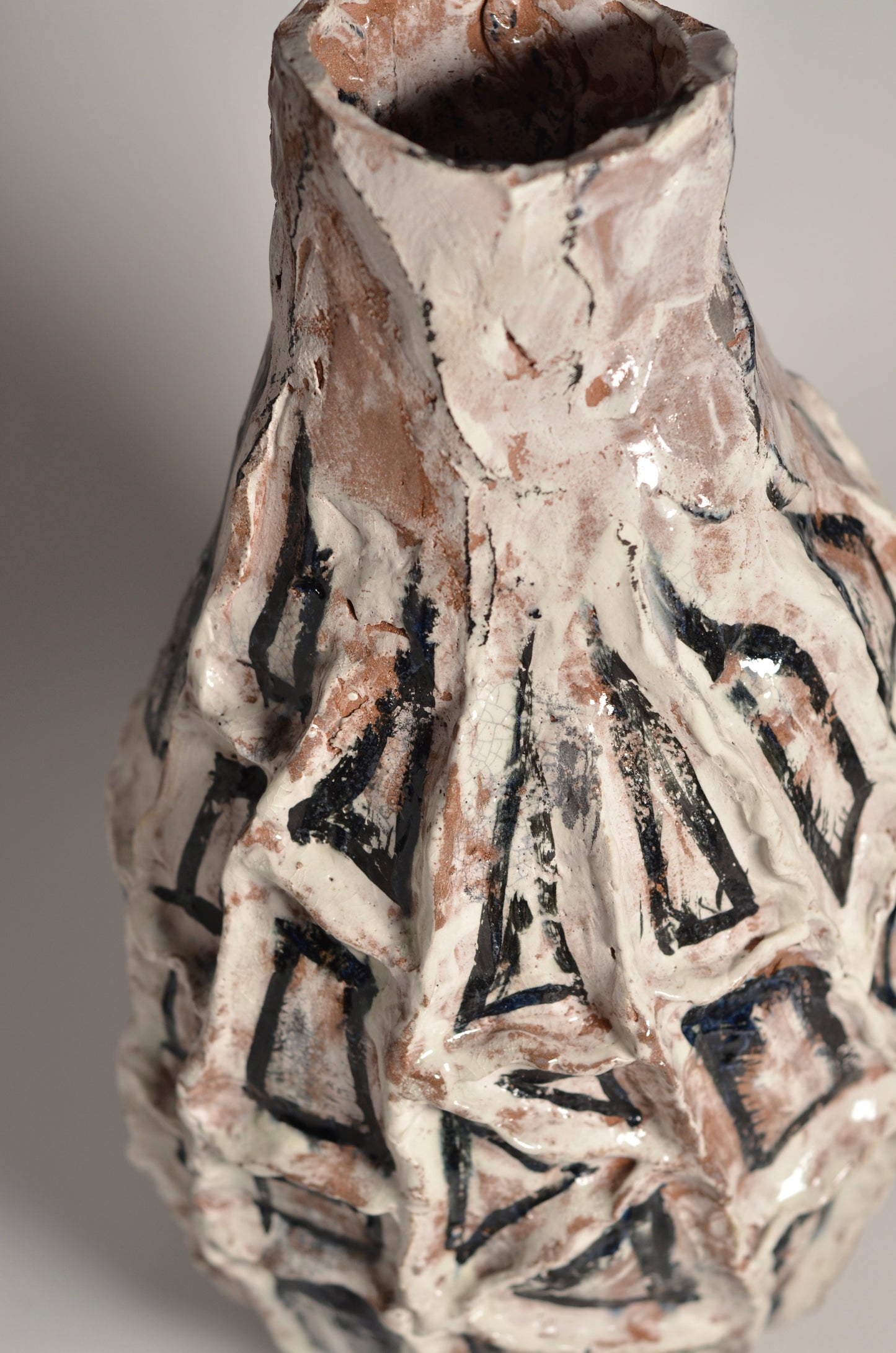 Sculpture Art vase BW