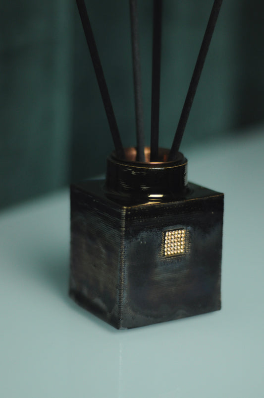 Ceramic reed diffuser on black and golden colour