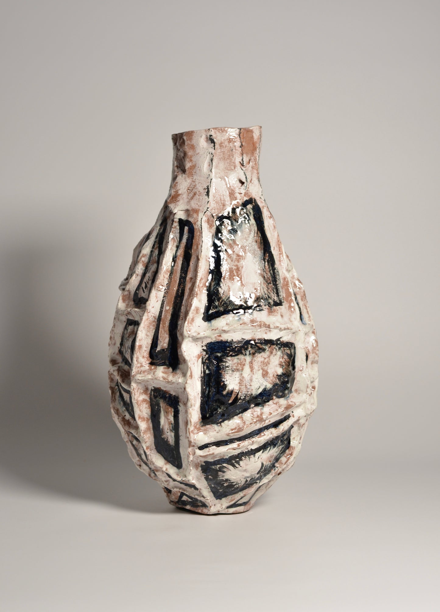 Sculpture Art vase BW