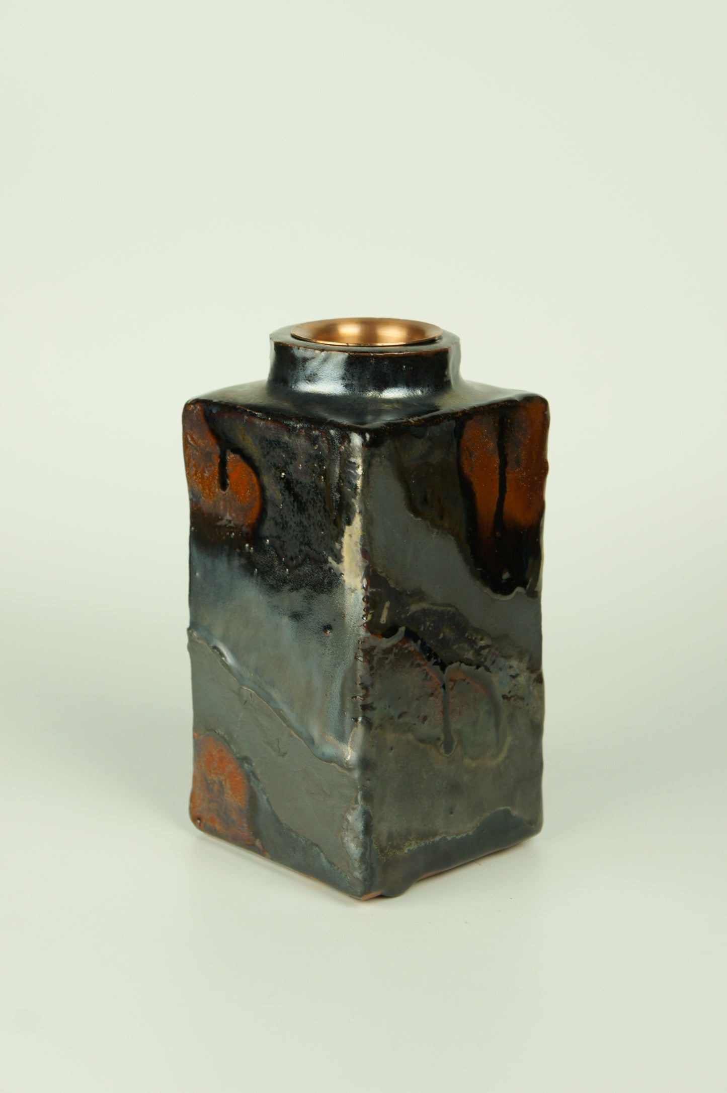 Ceramic diffuser for home fragrances