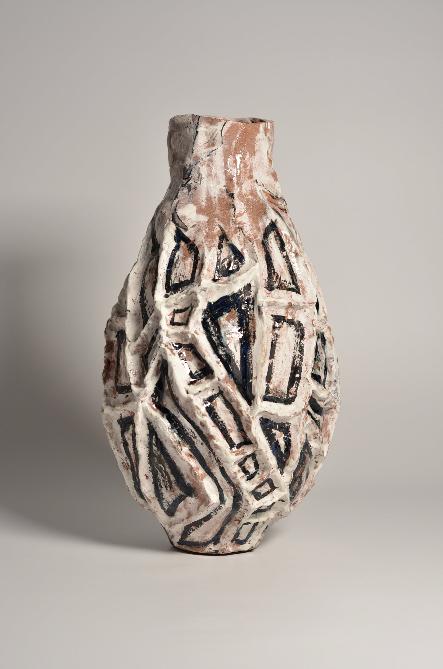 Sculpture Art vase BW