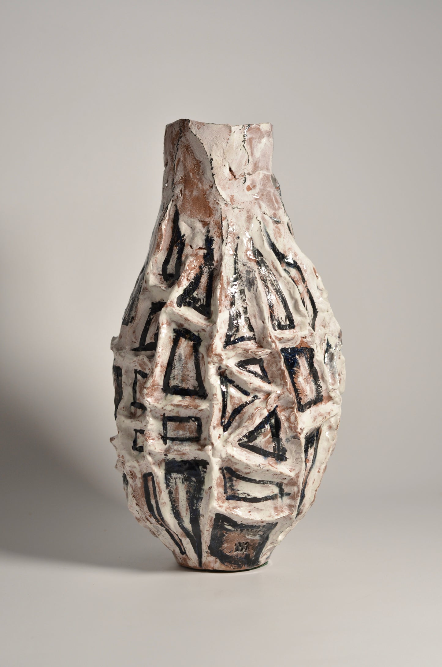 Sculpture Art vase BW