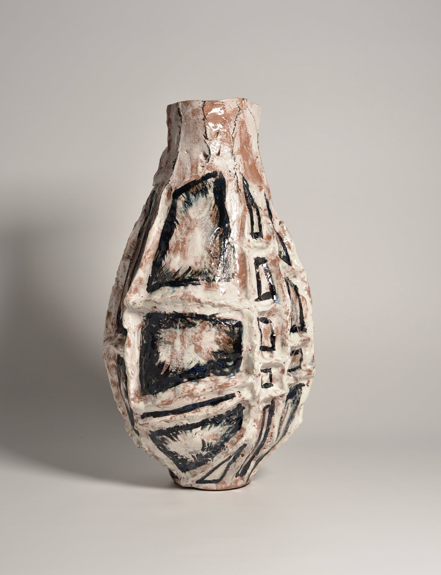 Sculpture Art vase BW