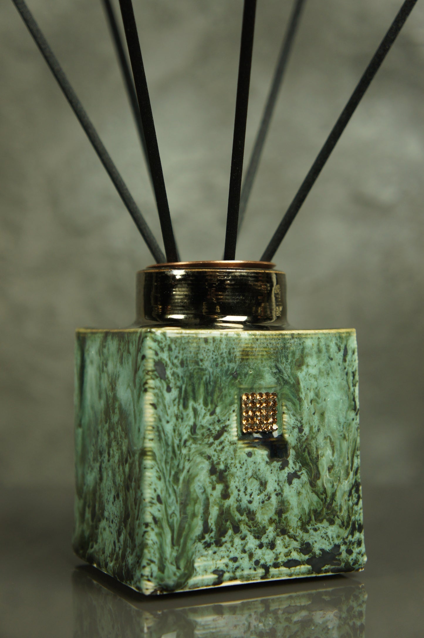 Ceramic diffuser for home fragrances