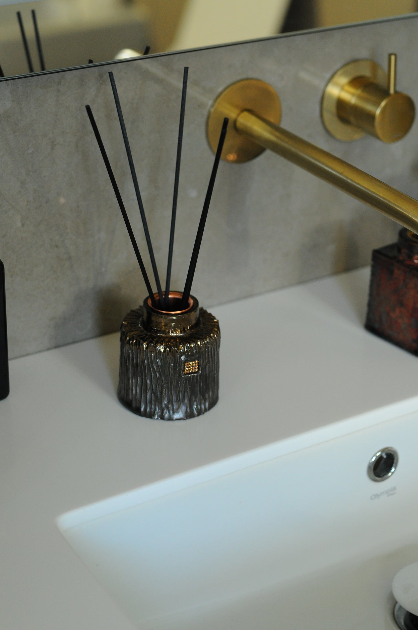 Ceramic reed diffuser in golden color with faux diamond pave