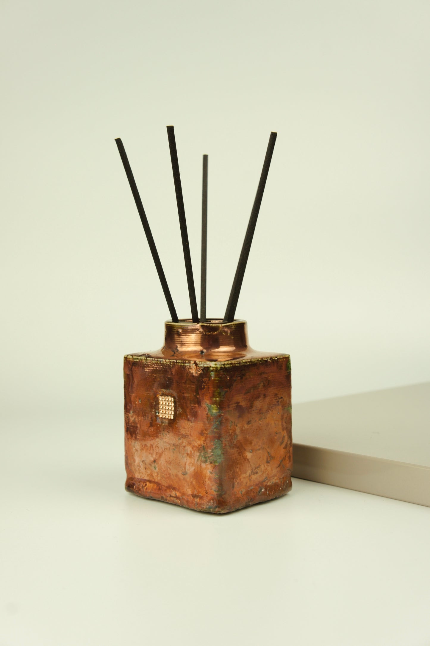 Ceramic diffuser for home fragrances